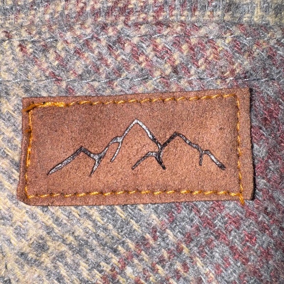 Mountain Ridge Plaid Hooded Jacket. Size Medium. GUC - Picture 7 of 12